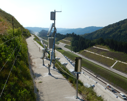 写真：Communication equipment and other equipments